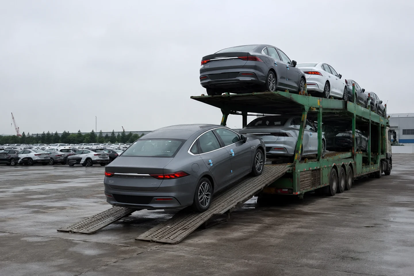 Погрузка автомобилей на автовоз